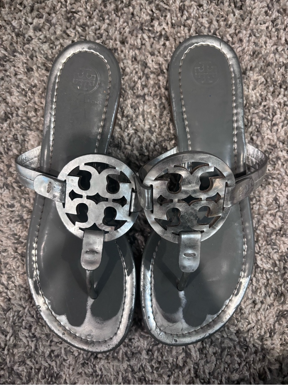 Tory Burch Silver Metallic Logo Thong Sandals - Picture 1 of 10